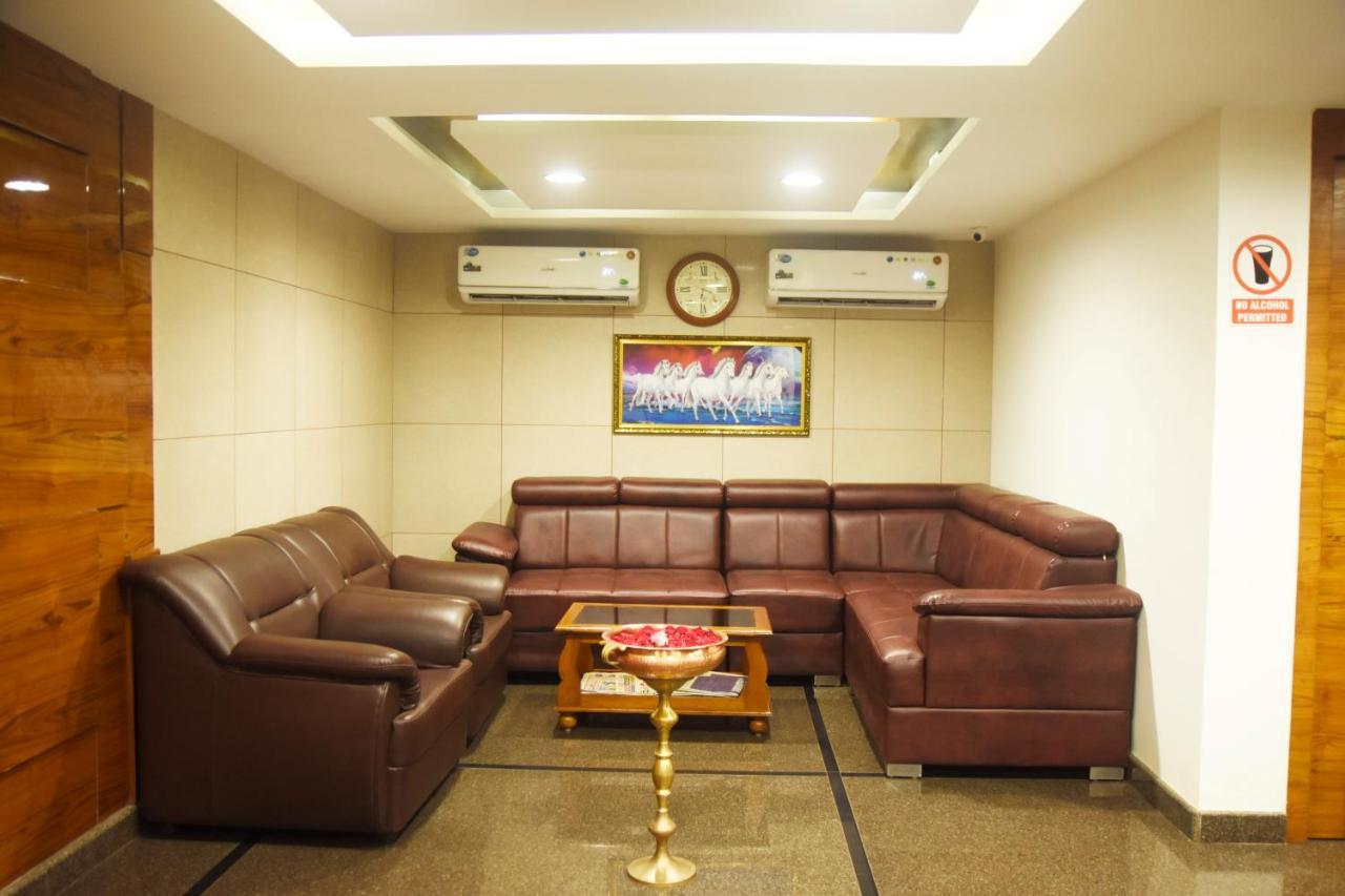 Hotel Om International جوكارنا المظهر الخارجي الصورة