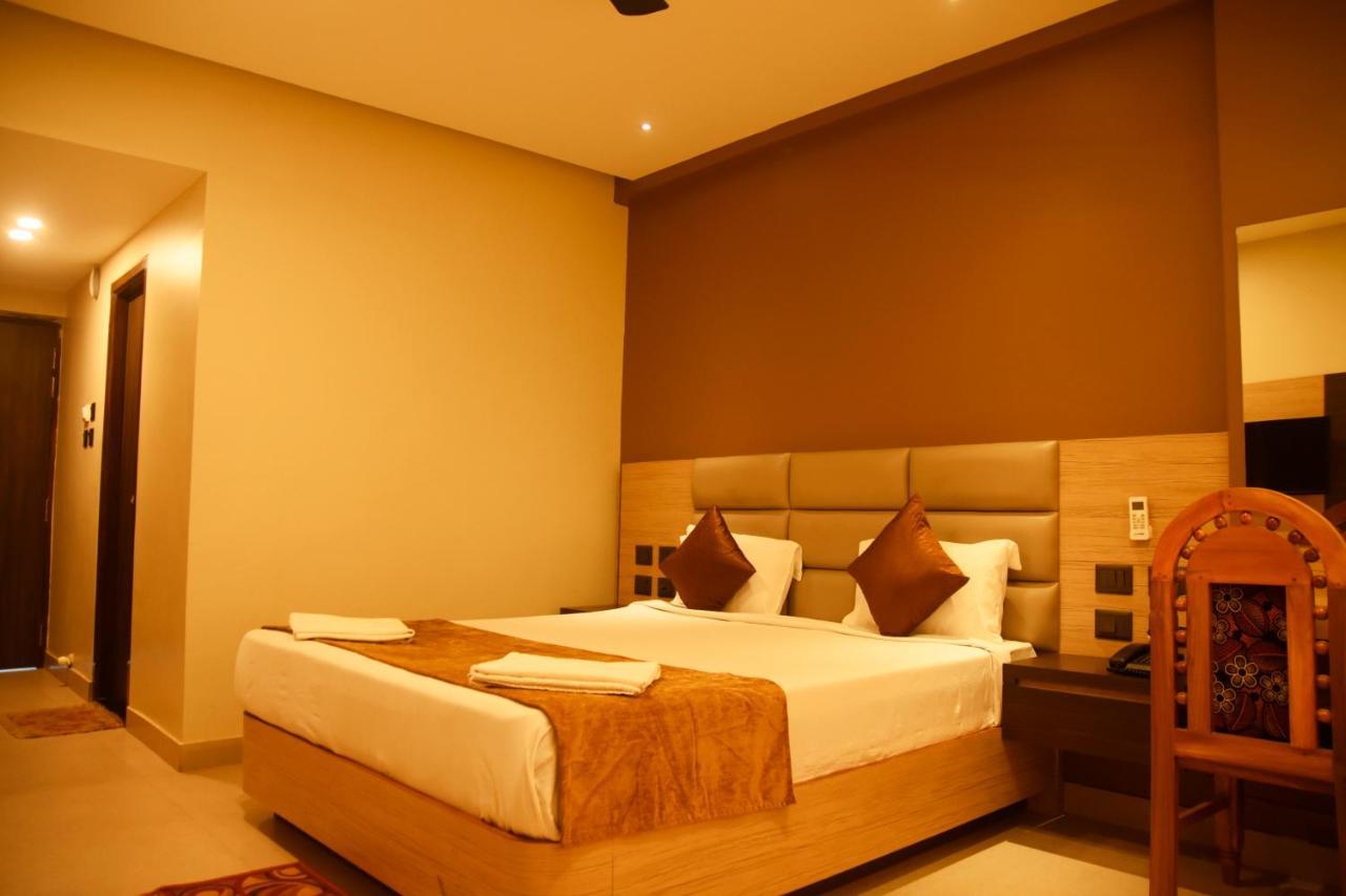 Hotel Om International جوكارنا المظهر الخارجي الصورة