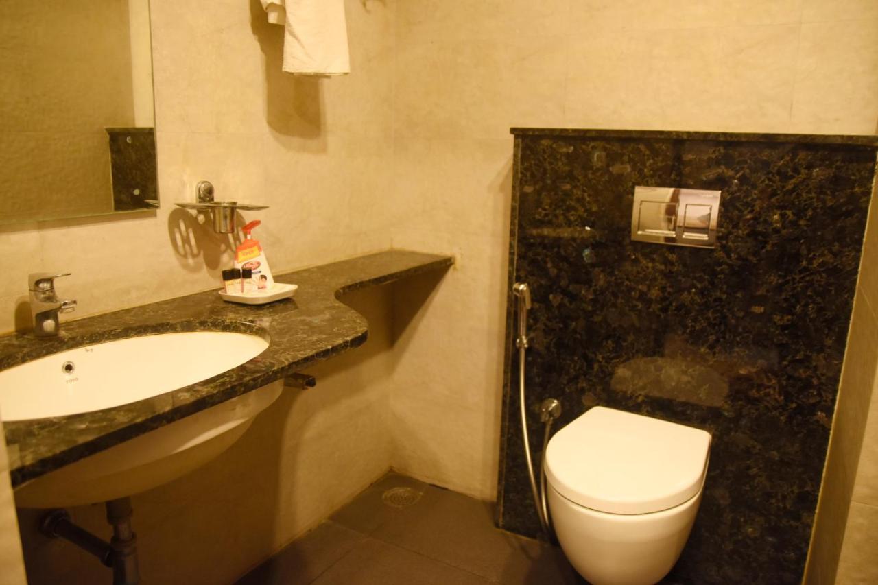 Hotel Om International جوكارنا المظهر الخارجي الصورة